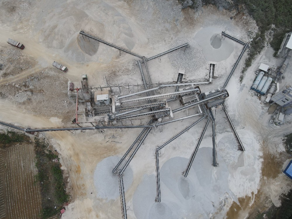Indonesian customers purchased our 200-ton crushing production line on site