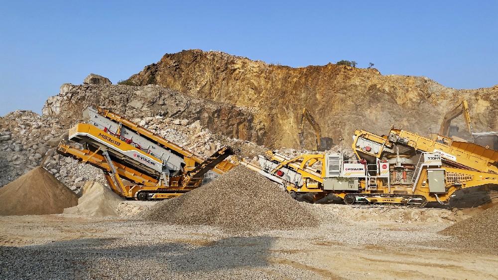 Armenian customers purchased Derweck's crawler crushing station